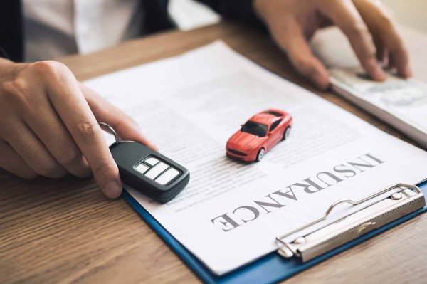 Tarifs d'assurance auto : des différences entre hommes et femmes